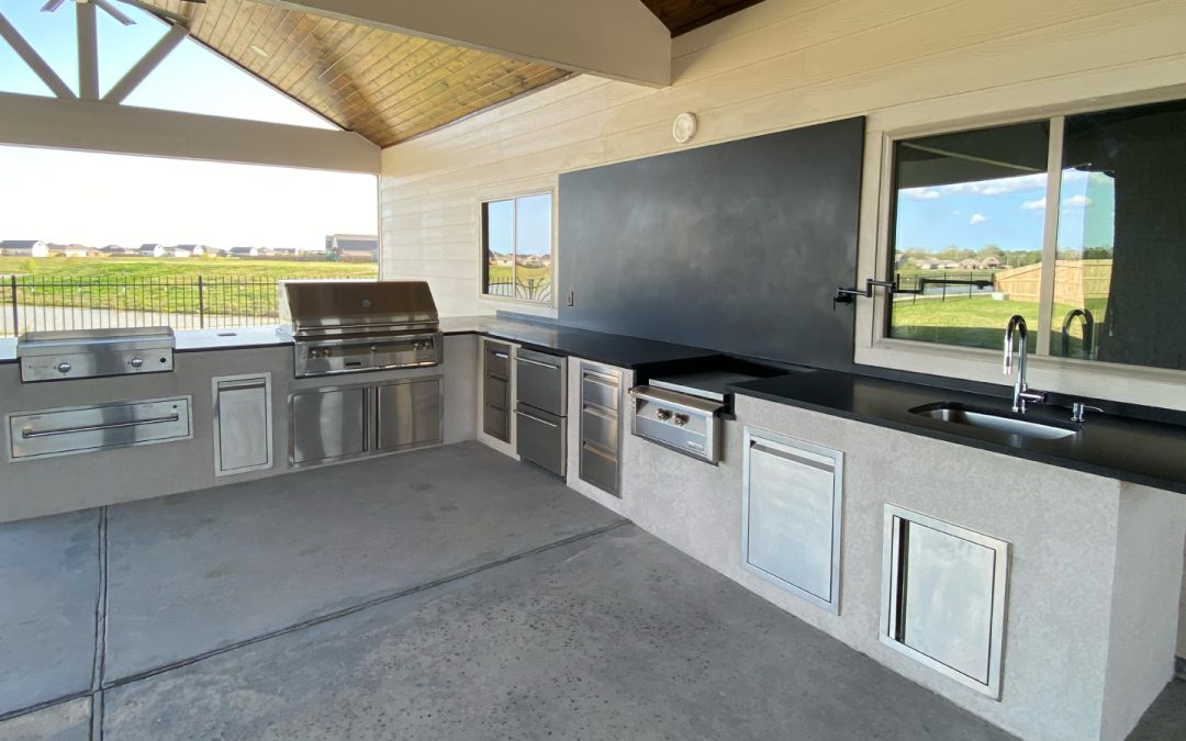 Built-In Grill vs. Outdoor Kitchen
